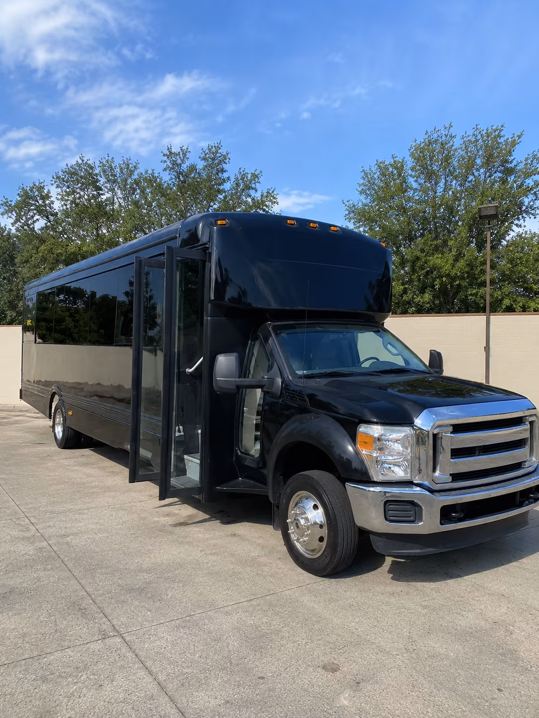 canton 20 passenger party bus
