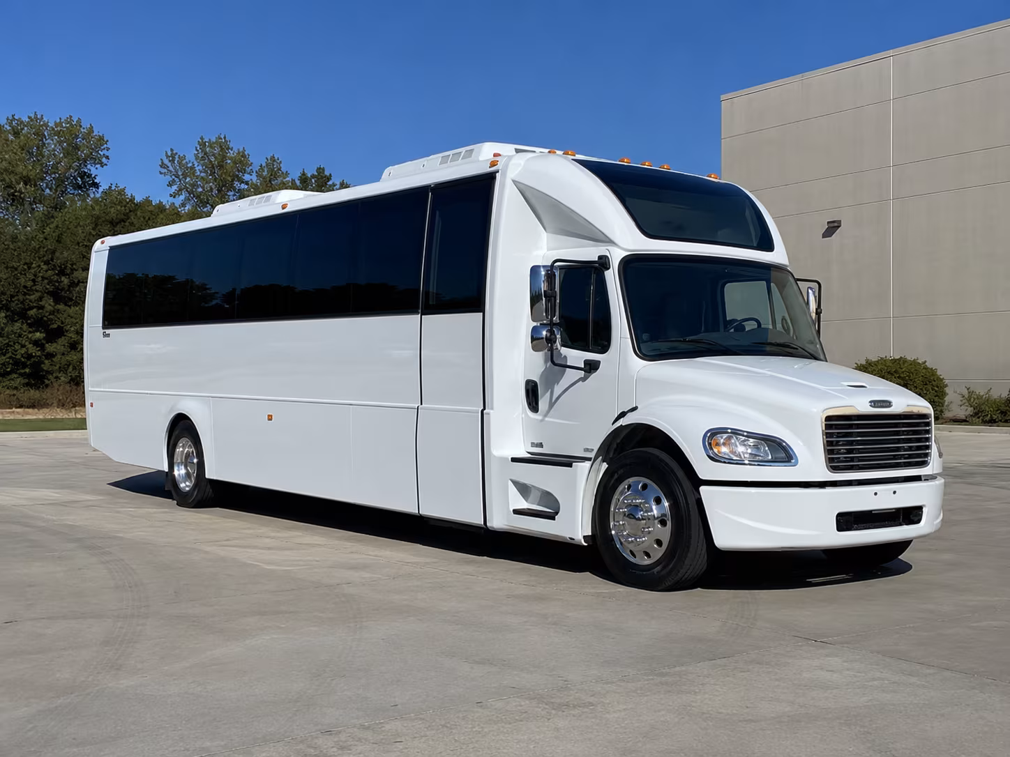 canton 28 passenger party bus