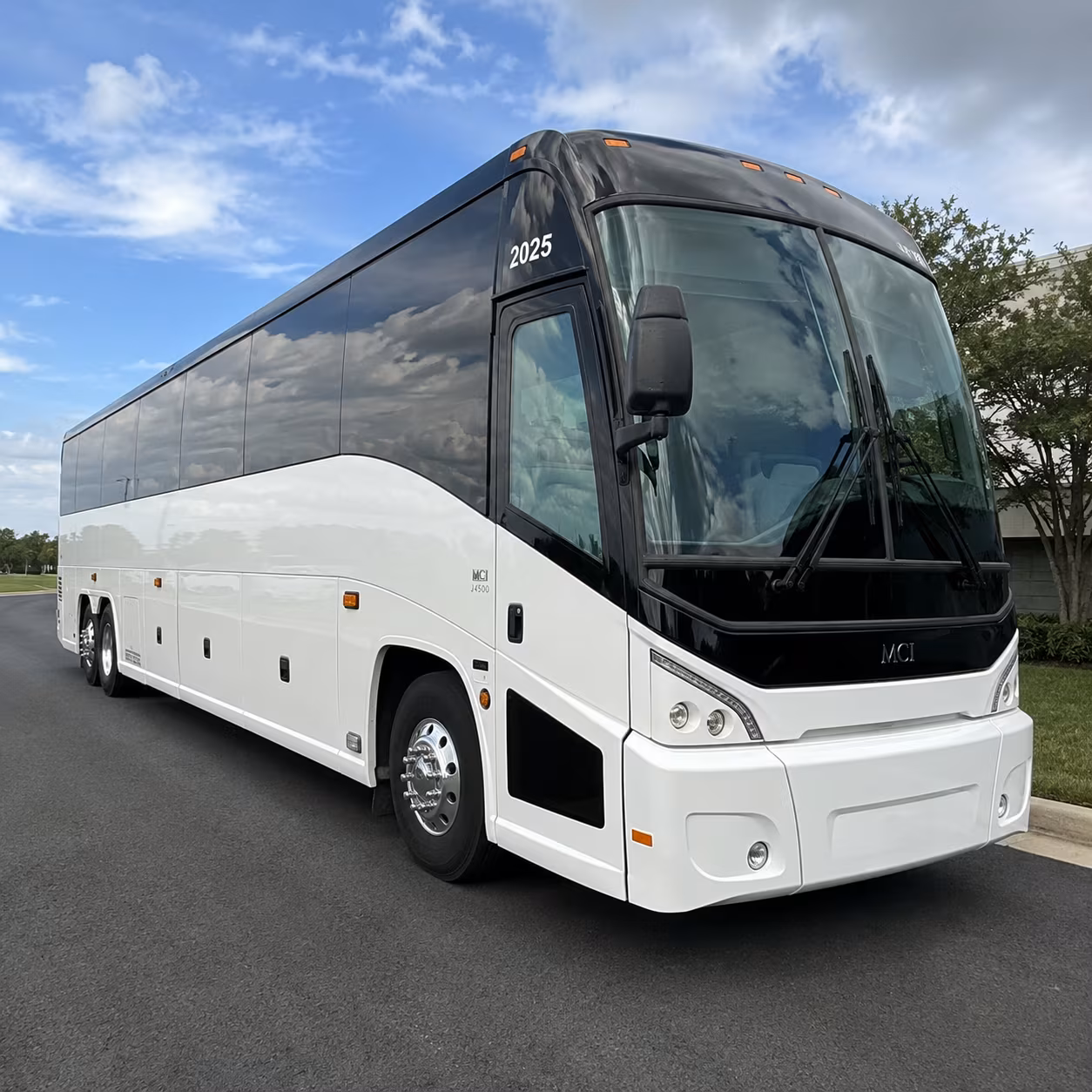 charter buses to little caesars arena shows in detroit